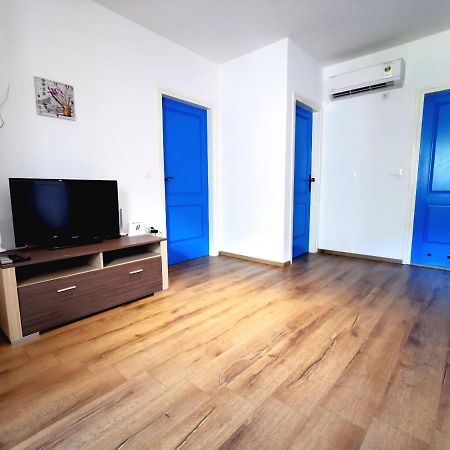 Paola Apartment No Contact Check In โพลมิน ภายนอก รูปภาพ